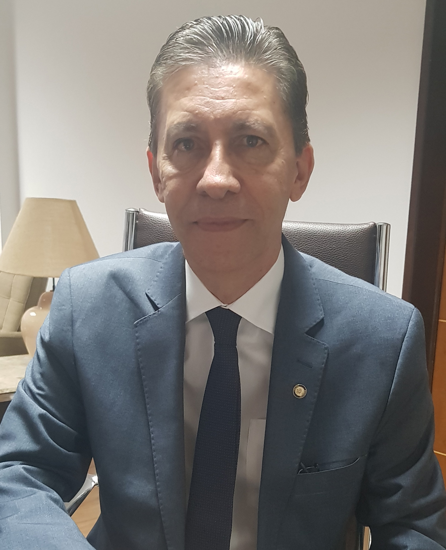 esacheu foto